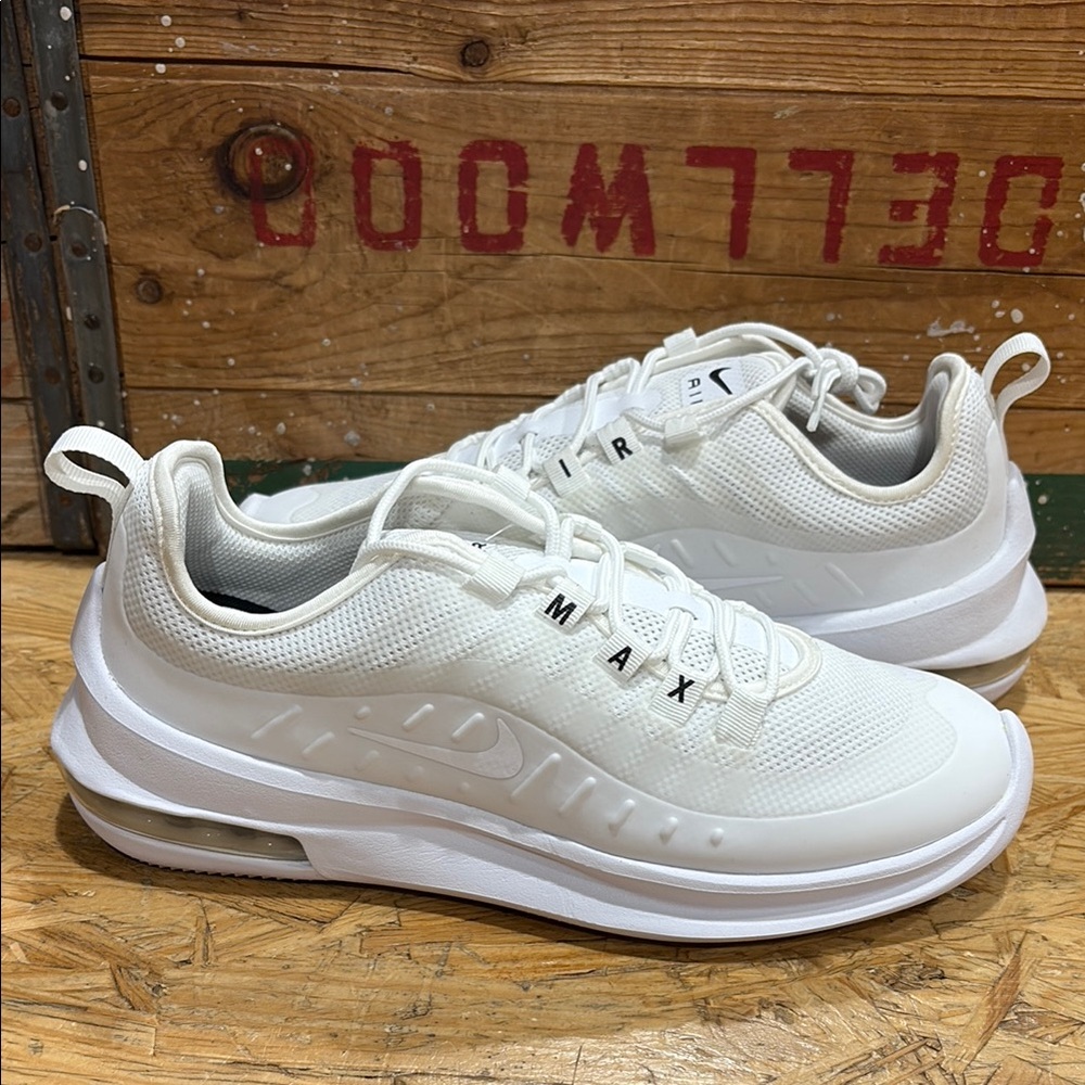 Nike Air Max Axis Women’s White Sneakers